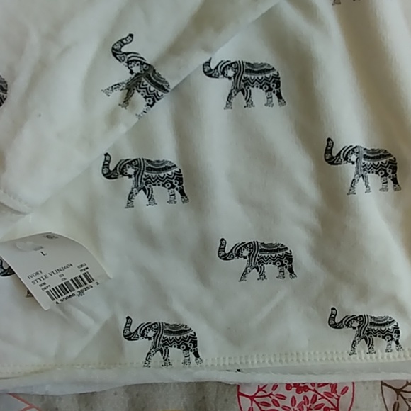 NWT Elephant crop top - Picture 4 of 4